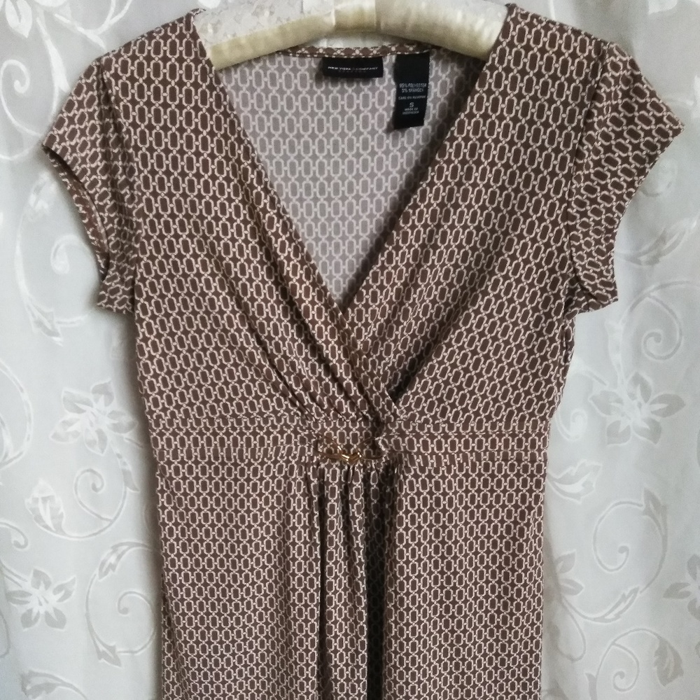 New York & Company beige small short sleeves top